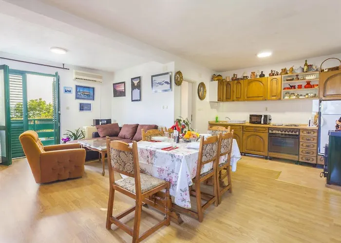 Family-friendly With Swimming Pool Gornji Tucepi, - 17686 Makarska