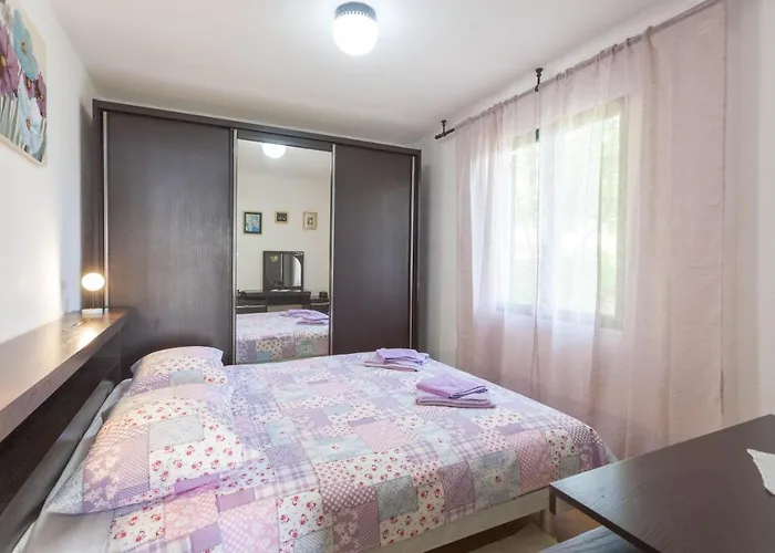 Family-friendly With Swimming Pool Gornji Tucepi, - 17686 * Makarska