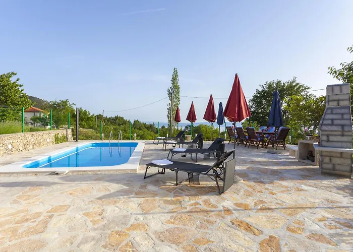 Family-friendly With Swimming Pool Gornji Tucepi, - 17686 *