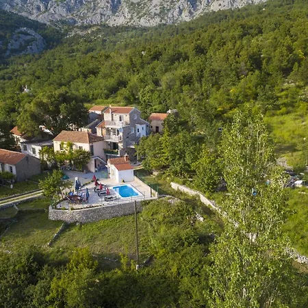 Family-friendly With Swimming Pool Gornji Tucepi - - 17686