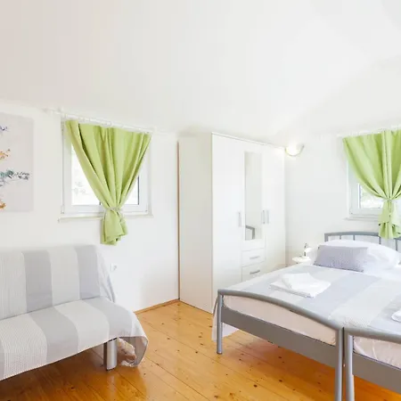 Apartment Family-friendly With Swimming Pool Gornji Tucepi, - 17686