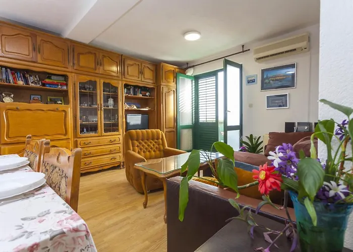 Family-friendly With Swimming Pool Gornji Tucepi, - 17686 *