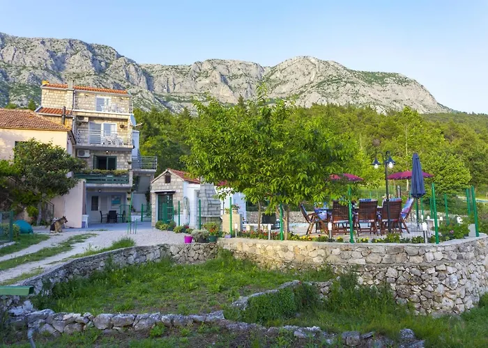 Apartman Family-friendly With Swimming Pool Gornji Tucepi, - 17686 *