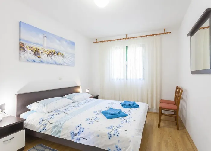 Family-friendly With Swimming Pool Gornji Tucepi, - 17686 Makarska
