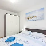 Family-friendly With Swimming Pool Gornji Tucepi, - 17686 Appartement