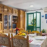 Family-friendly With Swimming Pool Gornji Tucepi, - 17686 Appartement