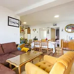 Family-friendly With Swimming Pool Gornji Tucepi, - 17686 Appartement Makarska