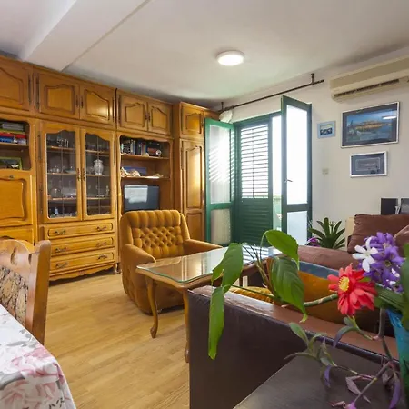 Family-friendly With Swimming Pool Gornji Tucepi, - 17686 *