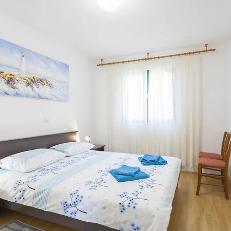 Family-friendly With Swimming Pool Gornji Tucepi, - 17686 מאקרסקה