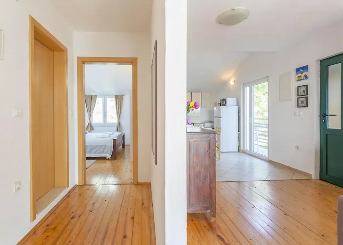 Family-friendly With Swimming Pool Gornji Tucepi, - 17686 * Makarska